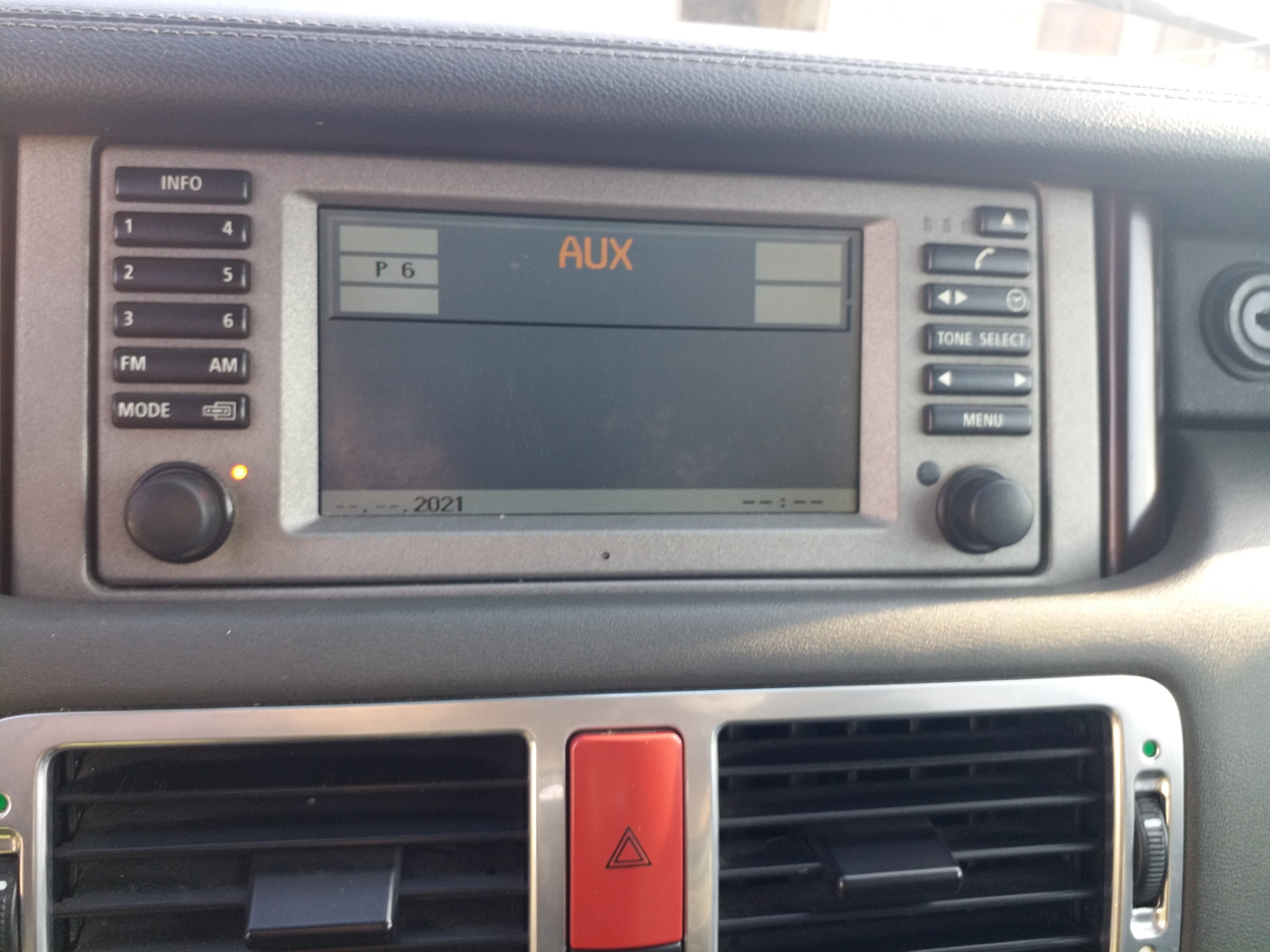 Аукс в штатную магнитолу — Land Rover Range Rover (3G), 4,4 л, 2004 ...