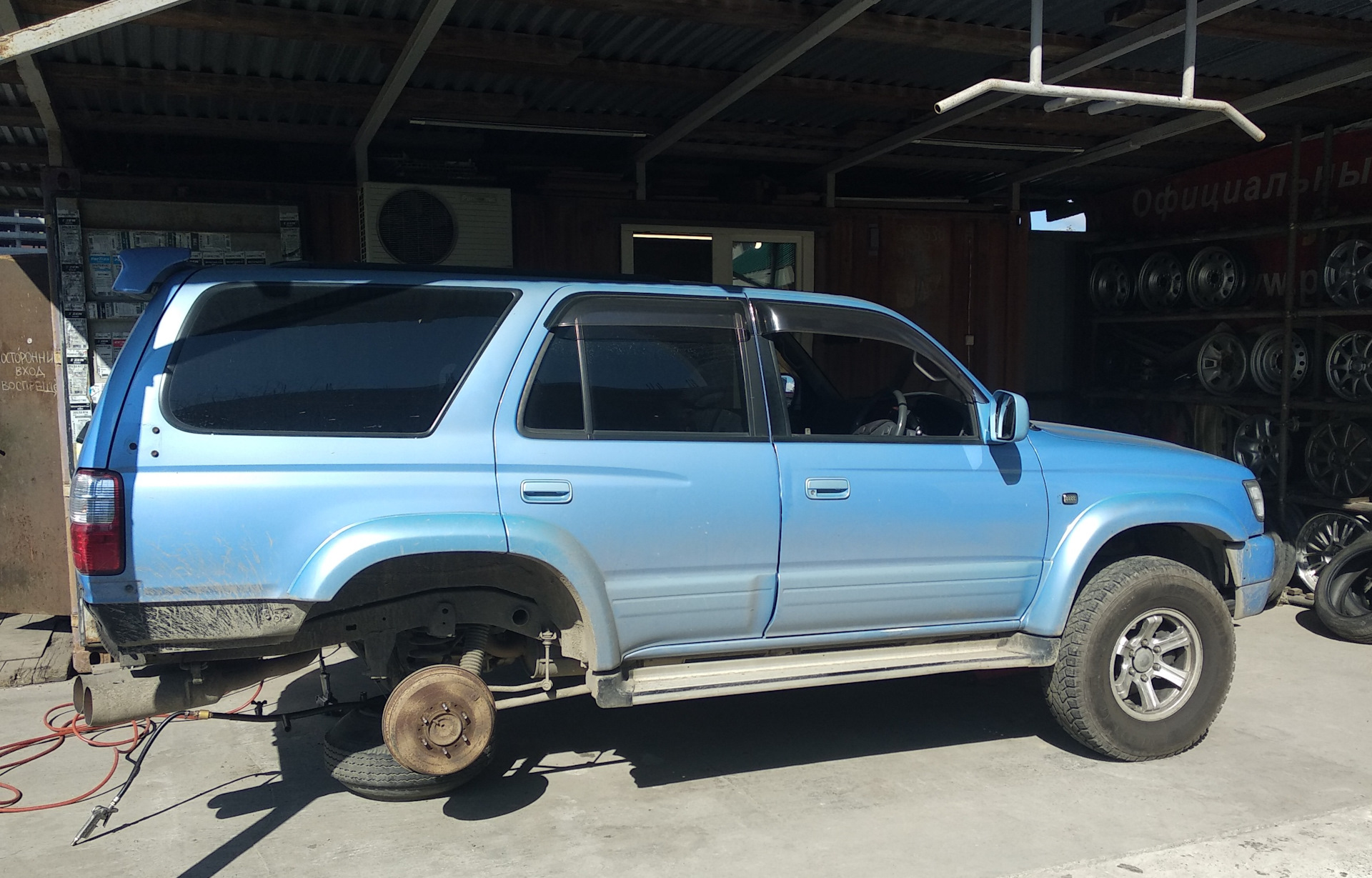 Шины toyota hilux surf. Тойота Хайлюкс Сурф 185 максимальная комплектация. Размер штатных колёс на Toyota Hilux Surf. Страховка на Toyota Hilux Surf. Тойота Хайлюкс Сурф родной размер колёс.