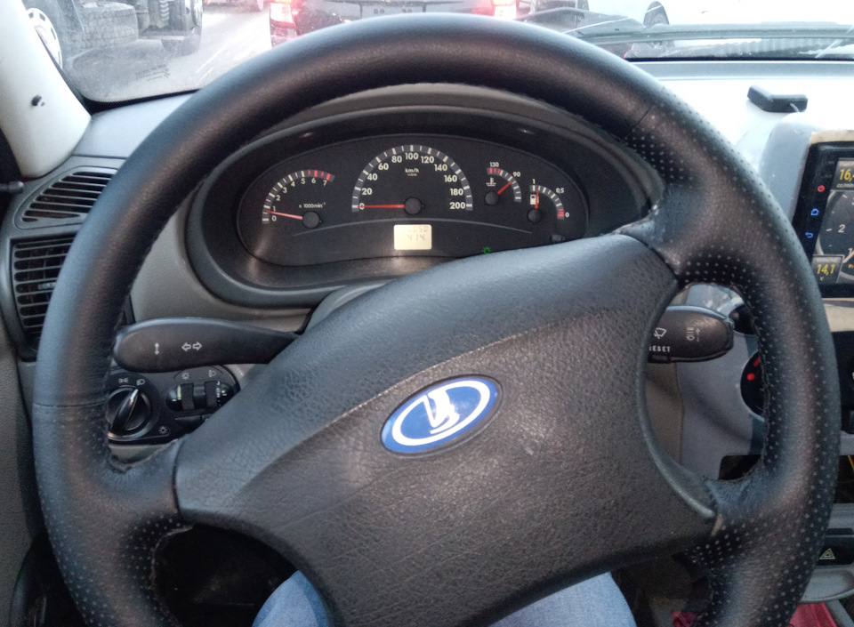 Обшивка руля — Lada Калина седан, 1,6 л, 2005 года | аксессуары | DRIVE2