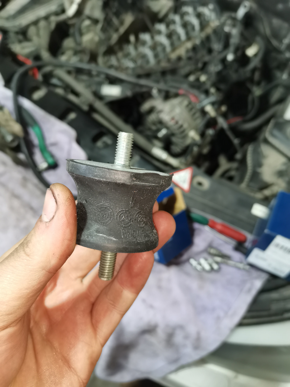 Так же попутно заменена подушка АКПП. Старая развалилась на 2 части. — BMW 5 series Gran Turismo (F07)