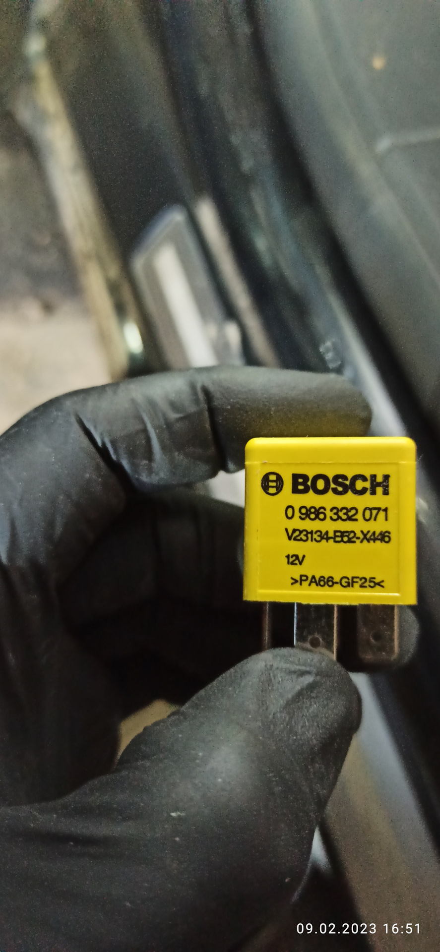 Усиленное реле — Audi A8 (D3). Запчасти на фото: 0986332071, 09022023