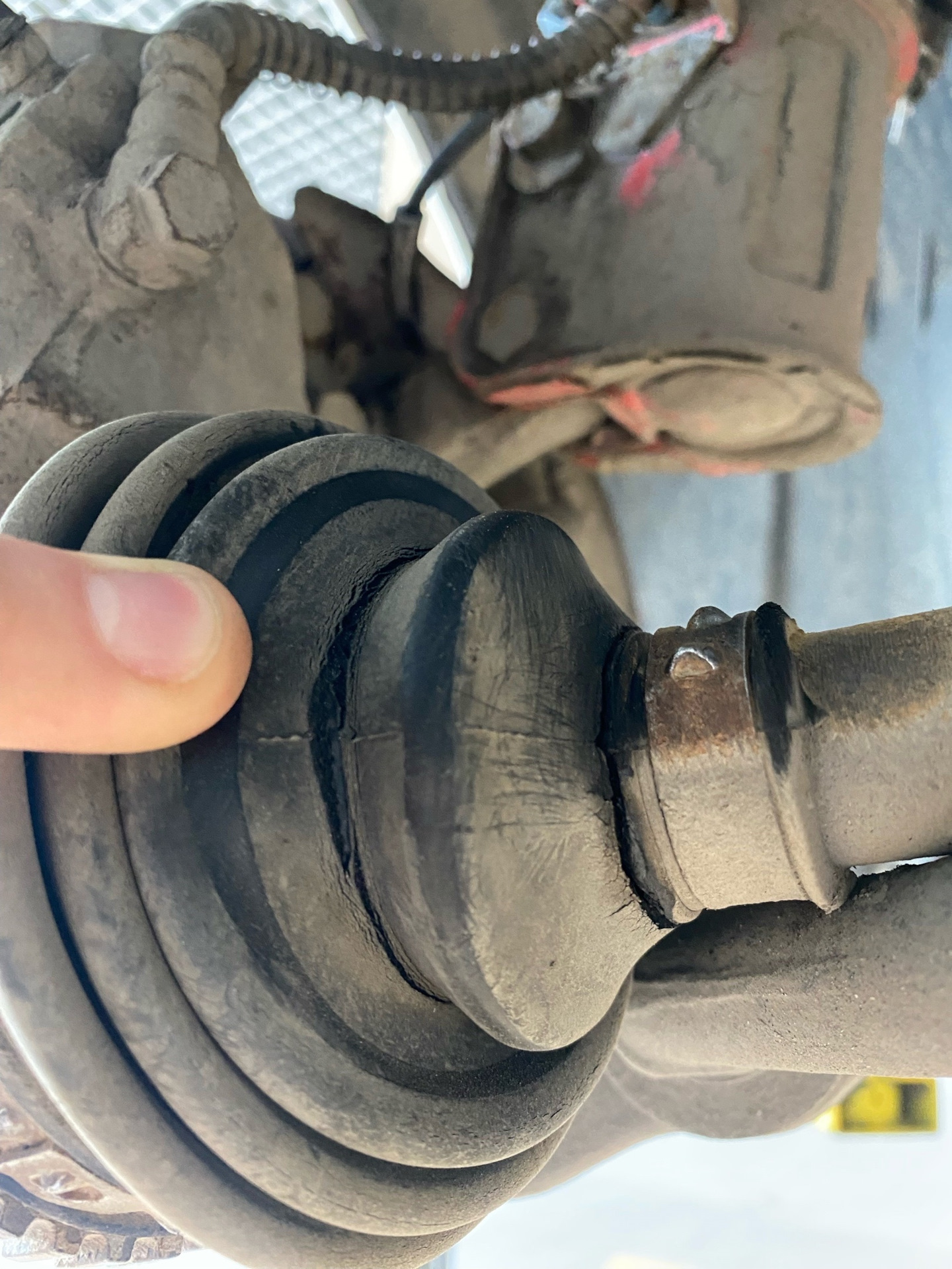 №83. Замена правого пыльника наружнего шруса — Lada Калина 2 Спорт, 1,6 ...