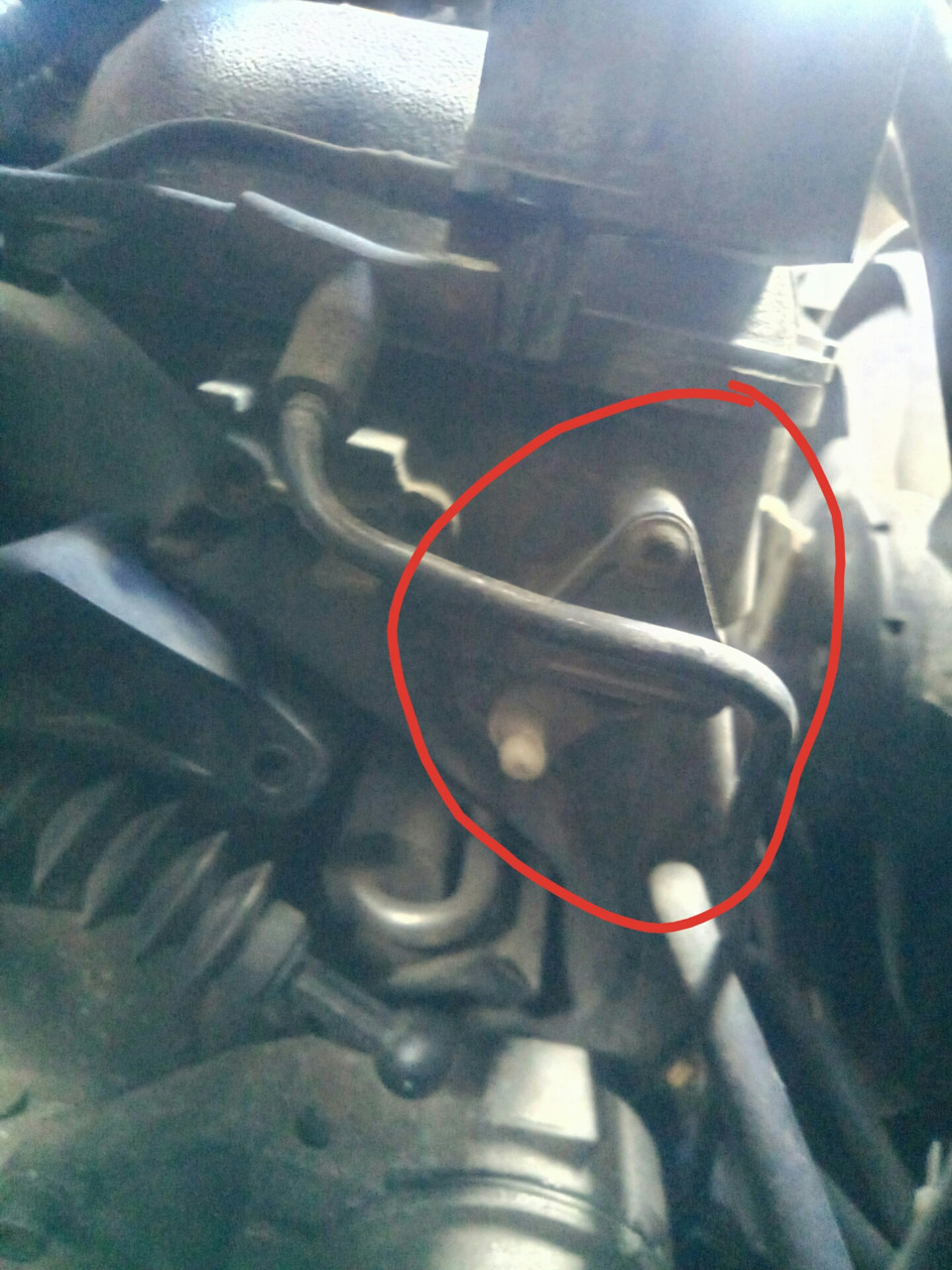 Подсос через рычаг управления геометрией впускного коллектора ...