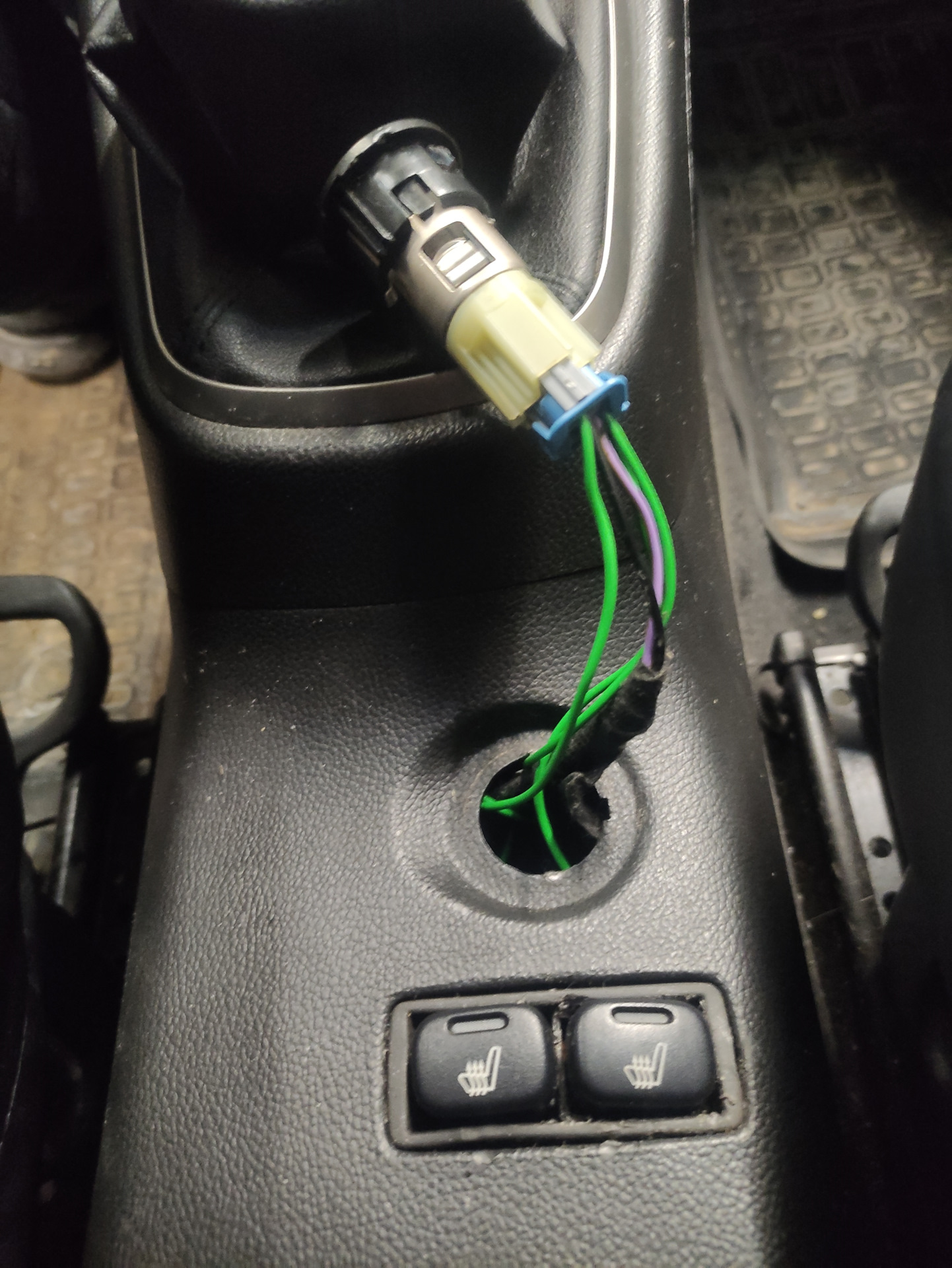 Подключение подогрева сидений — Chevrolet Aveo Sedan (2G), 1,6 л, 2013 ...