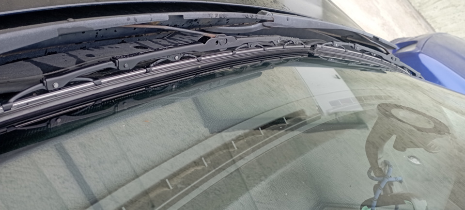 Заменил щётки стеклоочистителя на каркасные. — LADA Приора седан, 1,6 л ...