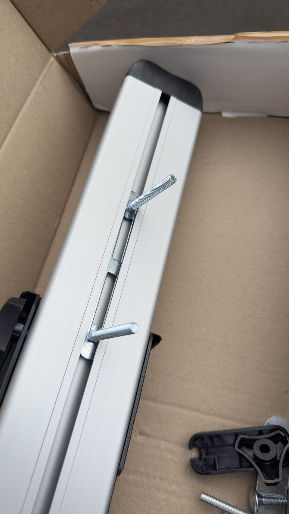 заднее крепление, через закладную в профиле велокрепения. — Opel Insignia (1G)