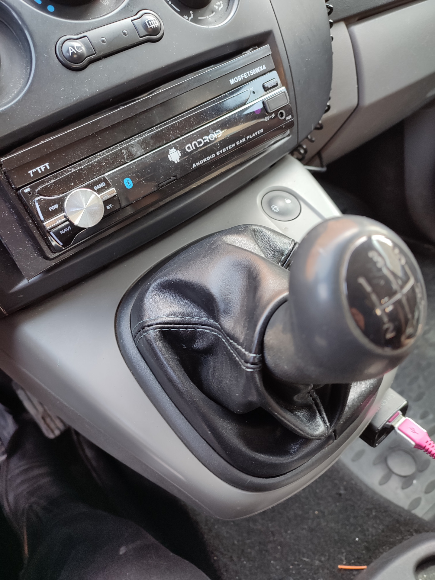 замена чехла на рычаг кпп — Renault Scenic II, 1,6 л, 2005 года ...