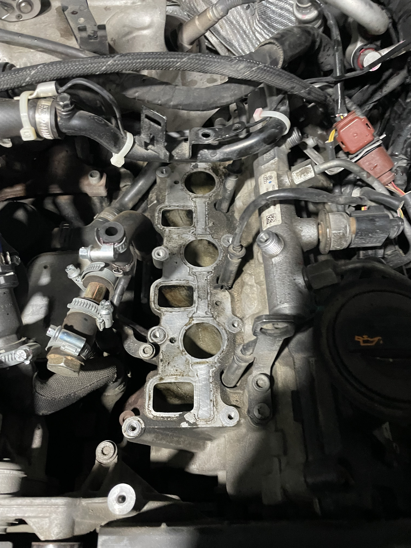 Удаление вихревых заслонок — Audi Q5 (1G), 3 л, 2011 года | своими ...