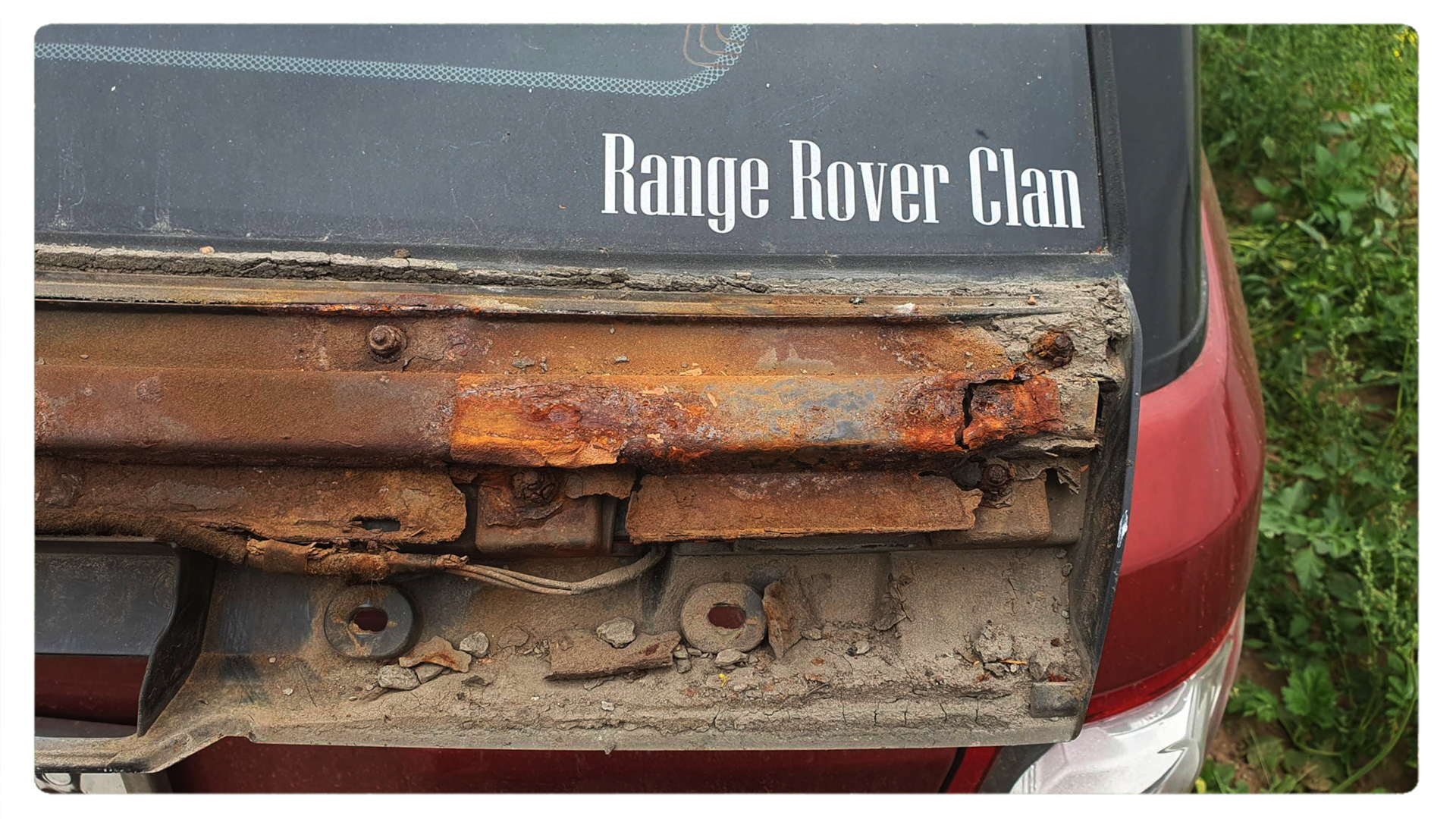 Гниль под накладкой багажника — Land Rover Range Rover Sport (1G), 4,4 ...