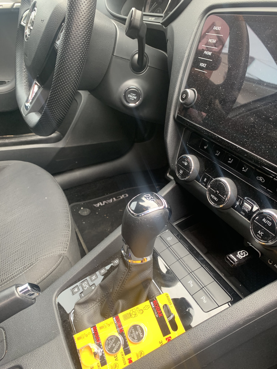 Замена батарейки в ключе — Skoda Octavia A7 Mk3, 1,8 л, 2017 года ...