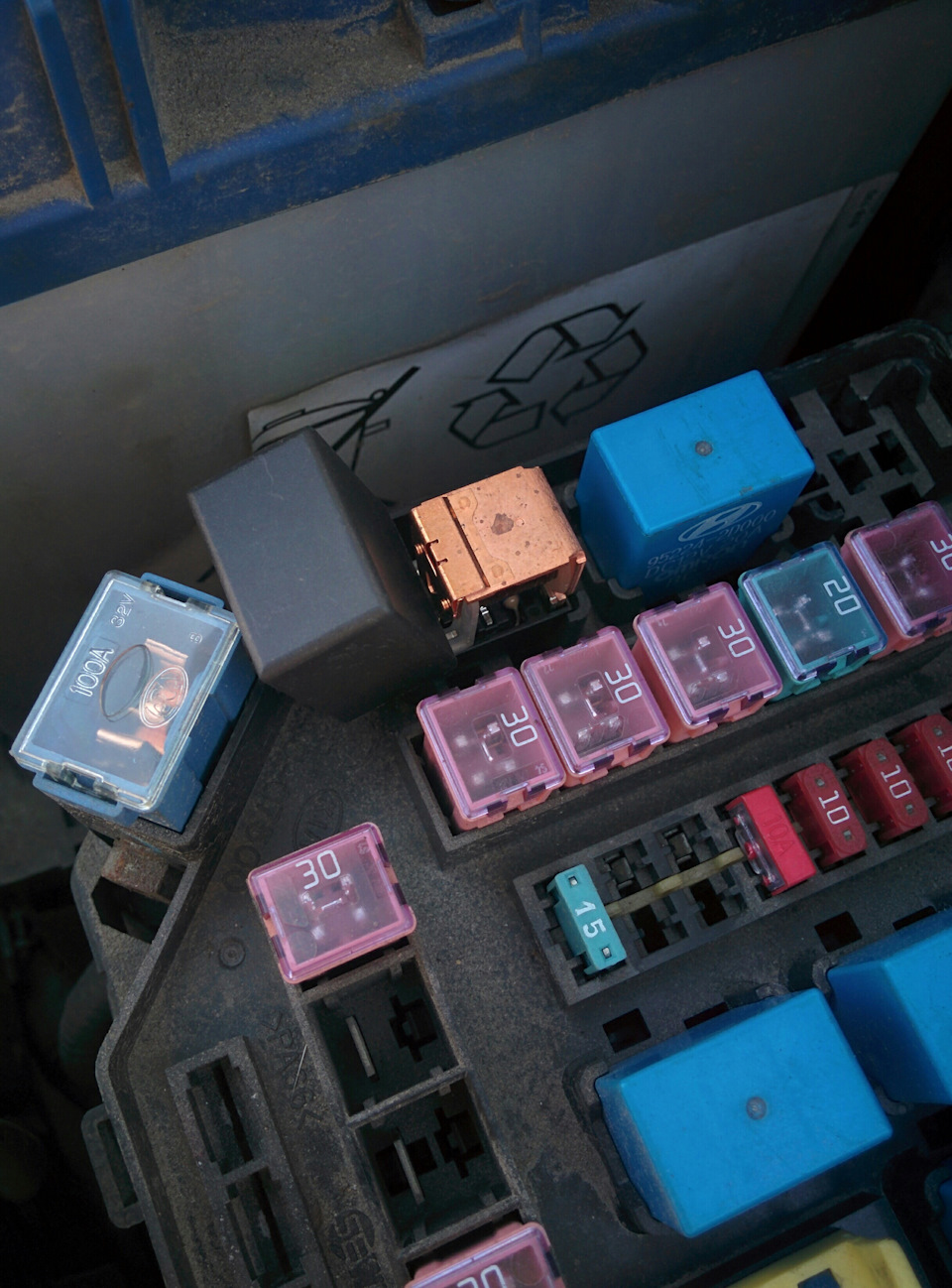 Реле 95224 2d000 для чего. 4sAAAgCZWuA 960. Реле 95224 2d000 для чего фото. Реле 95224 2d000 для чего-4sAAAgCZWuA 960. картинка Реле 95224 2d000 для чего. картинка 4sAAAgCZWuA 960. Обратил внимание, что вроде задние противотуманные фонари не работают. Нажал кнопку противотуманных фонарей, пригляделся, действительно не работают. Давай, я, значит их ремонтировать: лампы сменил, не работают, предохранитель сменил, не работают. Реле 95224 2d000 для чего. 4sAAAgCZWuA 960. Реле 95224 2d000 для чего фото. Реле 95224 2d000 для чего-4sAAAgCZWuA 960. картинка Реле 95224 2d000 для чего. картинка 4sAAAgCZWuA 960. Обратил внимание, что вроде задние противотуманные фонари не работают. Нажал кнопку противотуманных фонарей, пригляделся, действительно не работают. Давай, я, значит их ремонтировать: лампы сменил, не работают, предохранитель сменил, не работают.