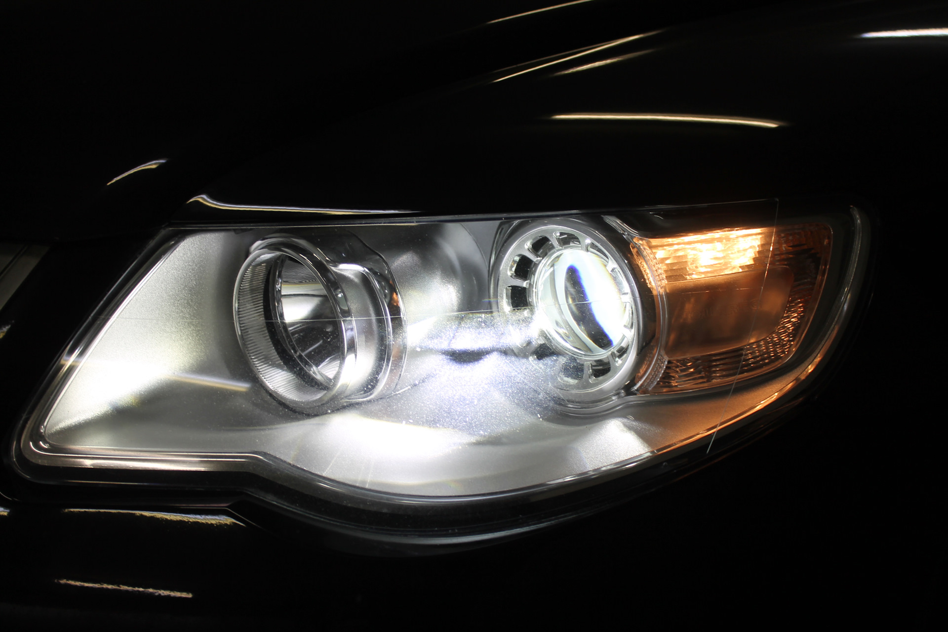 Галогенные фары. Bi-led Touareg 1. Touareg led-линза ретрофит. Туарег bi-led. Touareg 1 led линзы вместо ксенона.