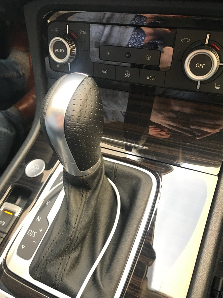 Как снять ручку кпп туарег Замена кожи на ручки АКПП - Volkswagen Touareg (2G), 3,6 л, 2015 года просто так