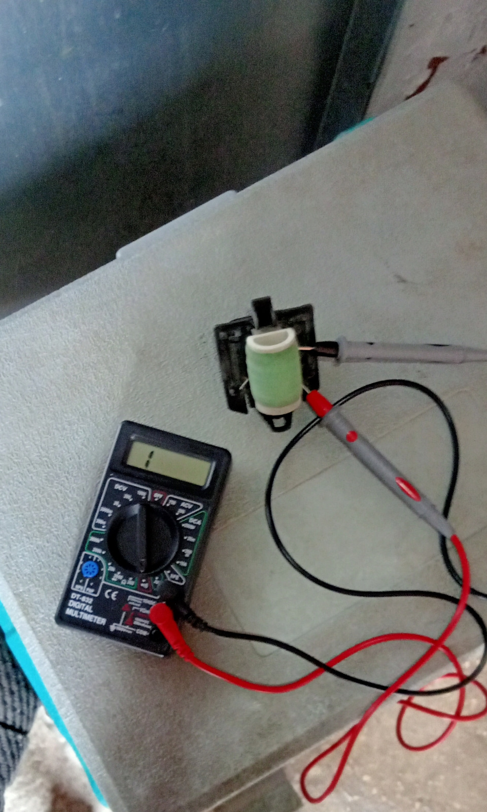 Замена резистора вентилятора охлаждения. — Opel Mokka, 1,8 л, 2013 года ...