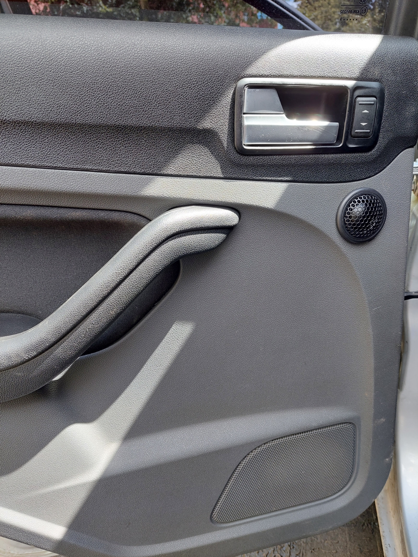 Установка твитеров в задние двери Best Balance F25T — Ford Focus II ...