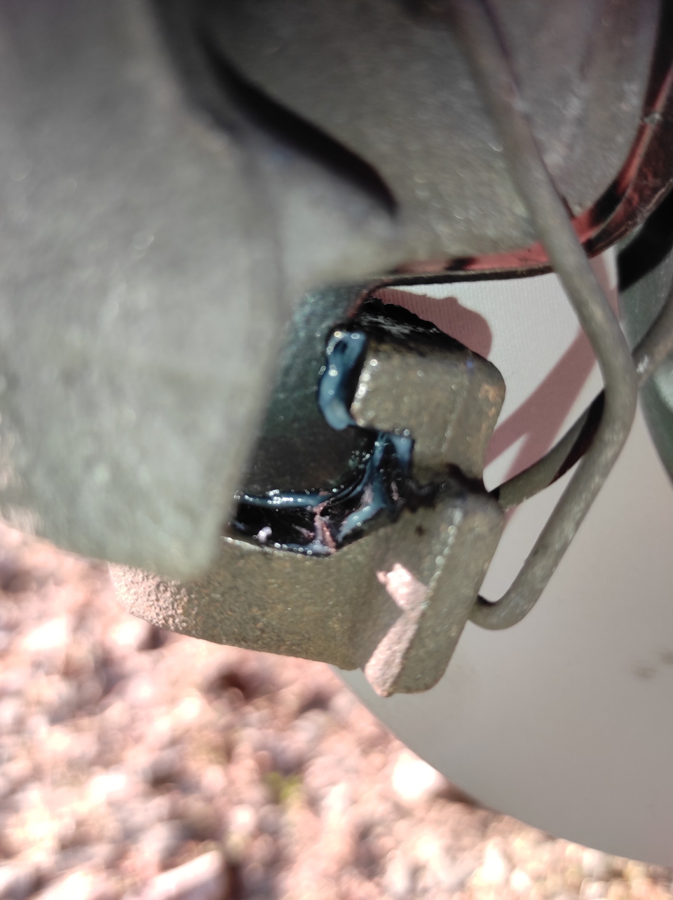 Замена передних тормозных дисков и колодок на рено Дастер 2.0л ...