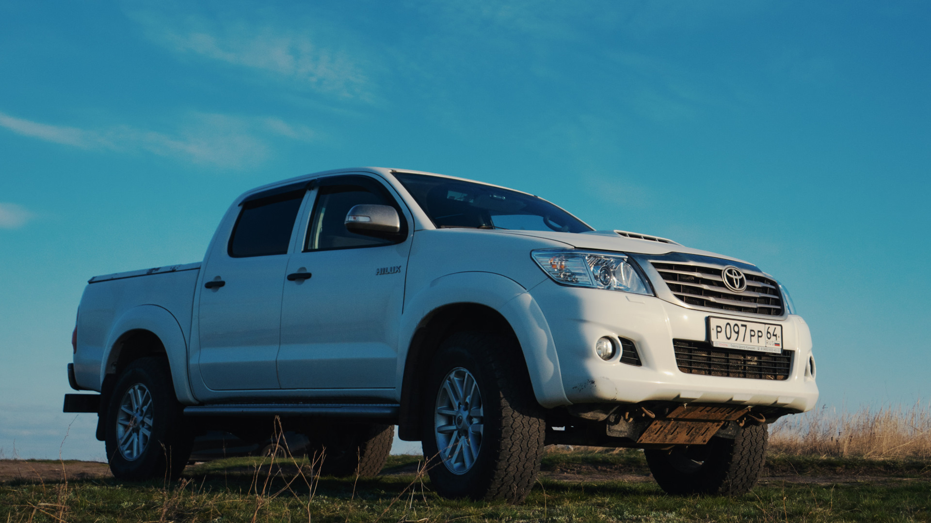 Toyota Hilux (7G) 3.0 дизельный 2012 | Большая белая машина на DRIVE2