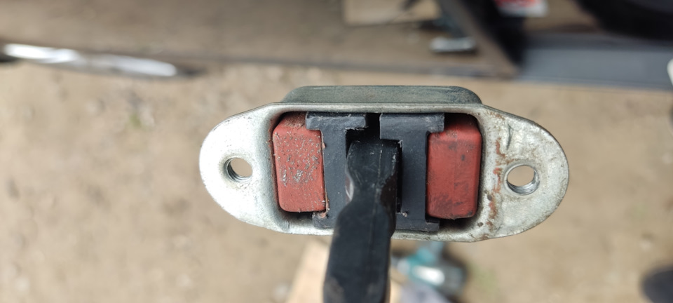 Замена ограничителей дверей — Skoda Octavia A5 Mk2, 1,4 л, 2010 года ...