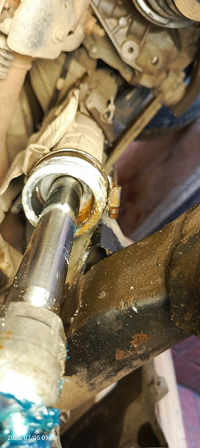 Корпусу рейки тоже досталось. — Nissan Almera V (G11/15)