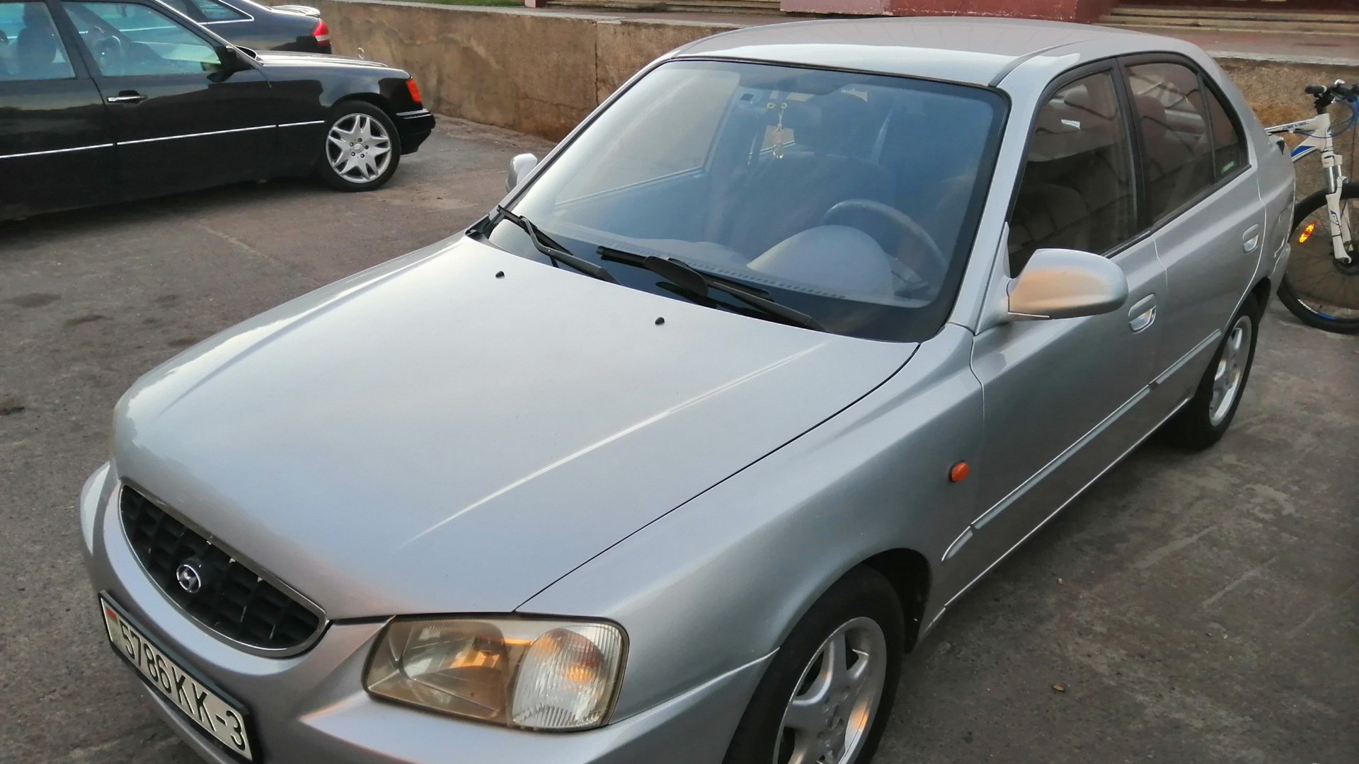 Хендай акцент 2001. Accent 2001. Hyundai Accent 2001 года. Хендай акцент 2001г тёмно зелёный металлик как называется цвет.