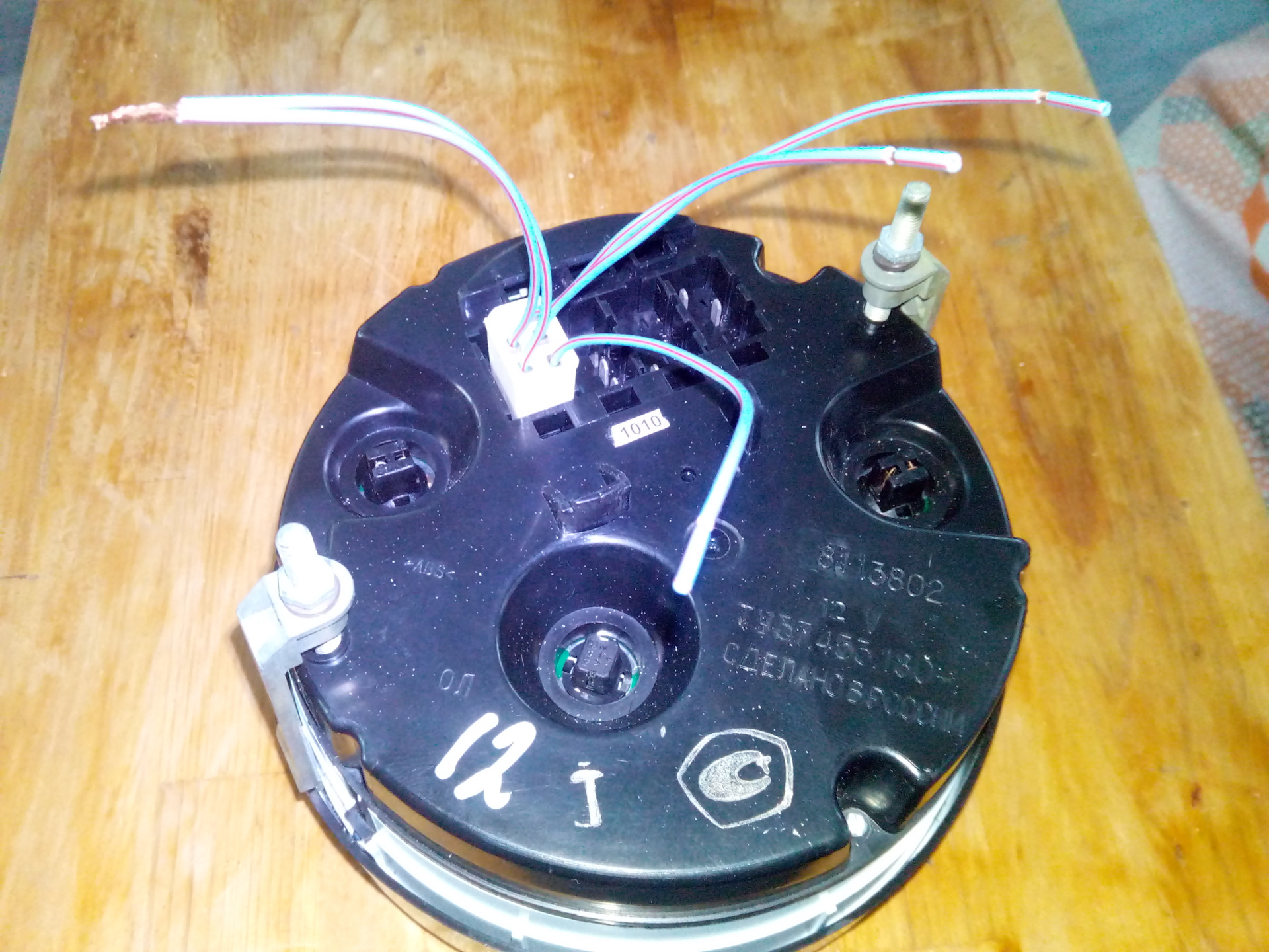 Подмотка спидометра уаз буханка 2017. Спидометр уаз 3151. Как подключить электронный спидометр на газ 3307. Установка электронного спидометра. Установка электронного спидометра.