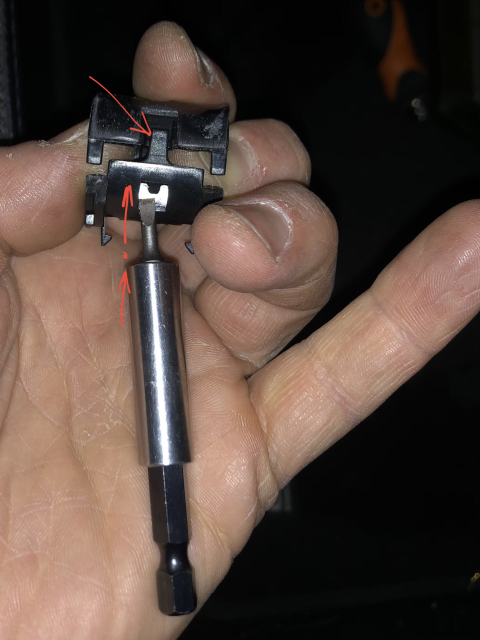 Продление жизни кожаной обшивке водительского сидения Мерседес w204 и ...