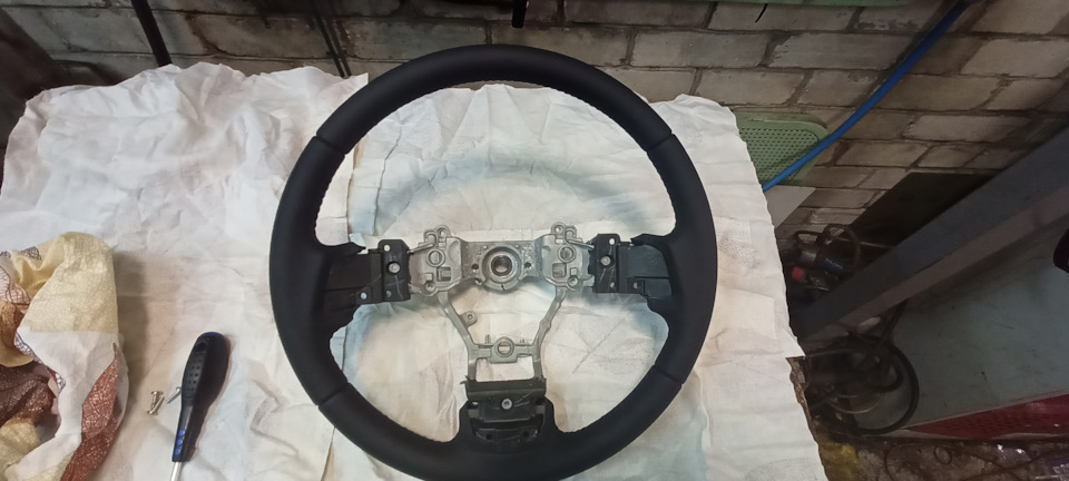 Замена обшивки руля — Subaru Forester (SJ), 2 л, 2013 года | стайлинг ...