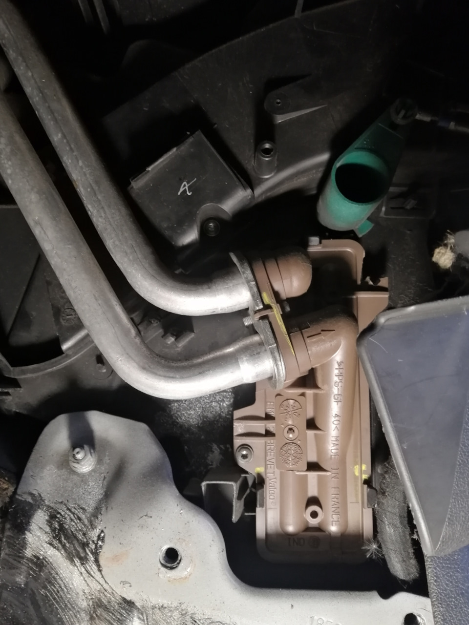 Течь антифриза, замена трубок печки! — Renault Logan (1G), 1,6 л, 2010 ...