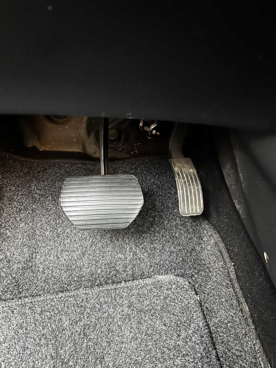 Замена передних колодок (решение проблемы стука колодок) — Peugeot 308 ...