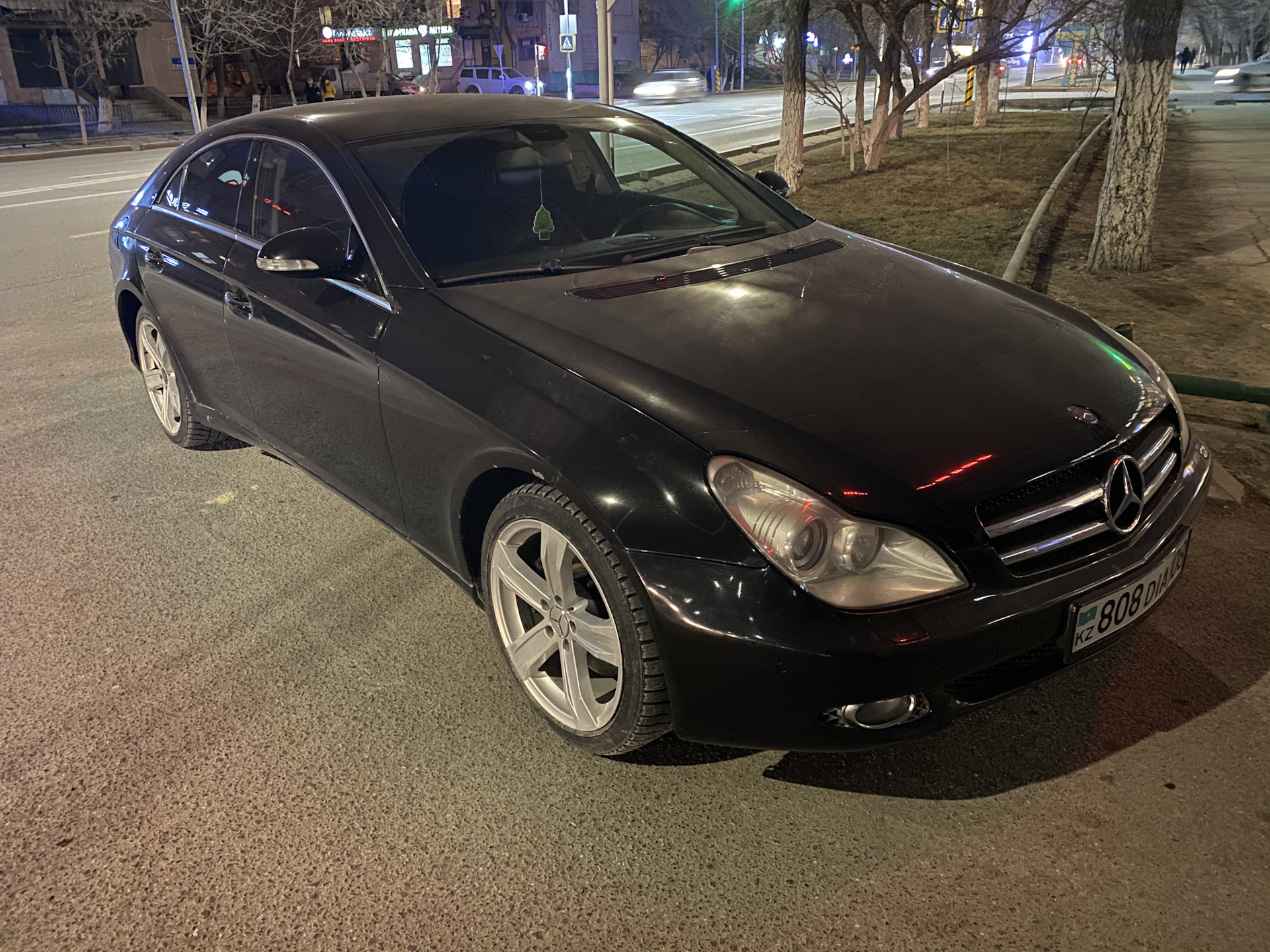 Мерседес банан CLS 2004