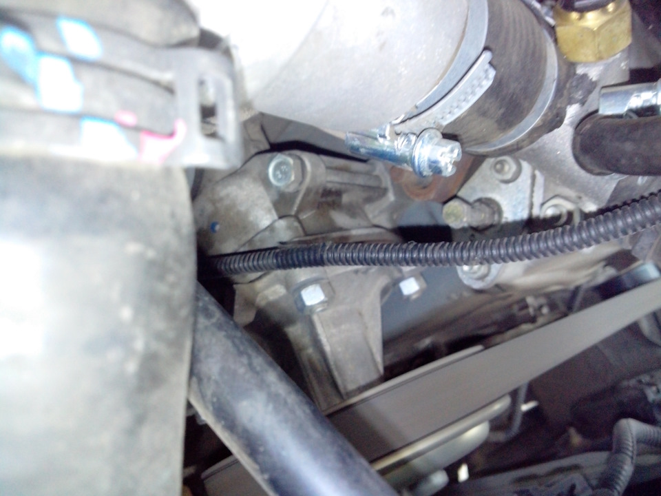 Похолодало.Тосол из под хомута Нива Шевроле. — Chevrolet Niva GLX, 1,7 ...