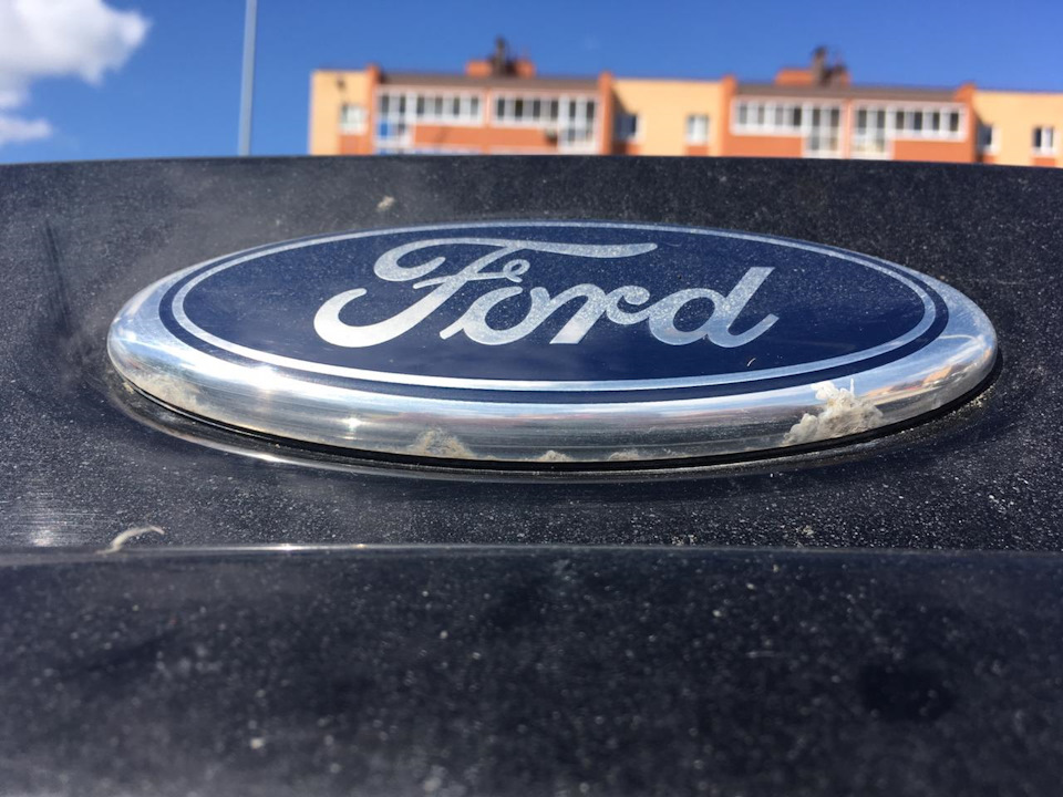 Замена задней эмблемы по гарантии — Ford Focus Sedan II, 1,8 л, 2010 ...