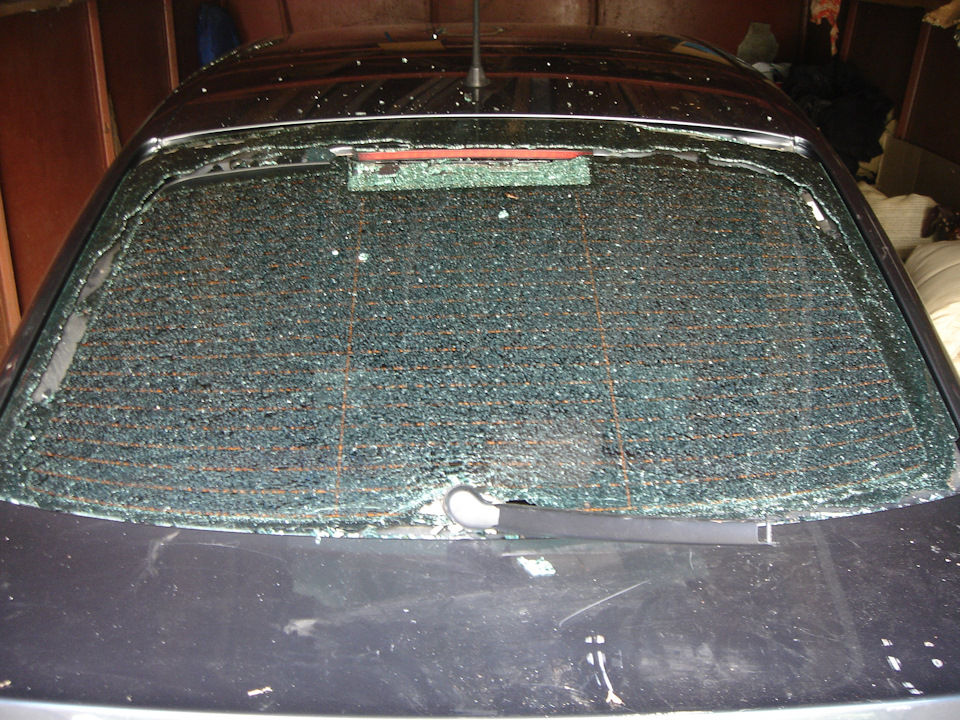 Разбилось заднее стекло. — Skoda Octavia Mk2, 1,6 л., 2012 года ...