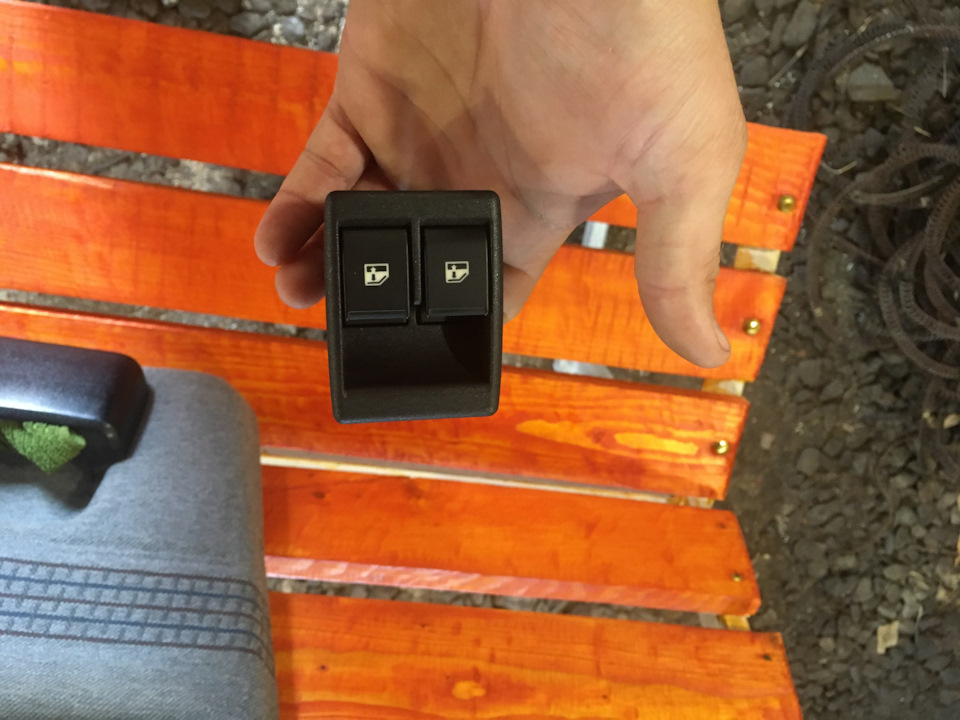 Замена кнопки электро стеклоподъемников — Volkswagen Jetta II, 1,6 л ...