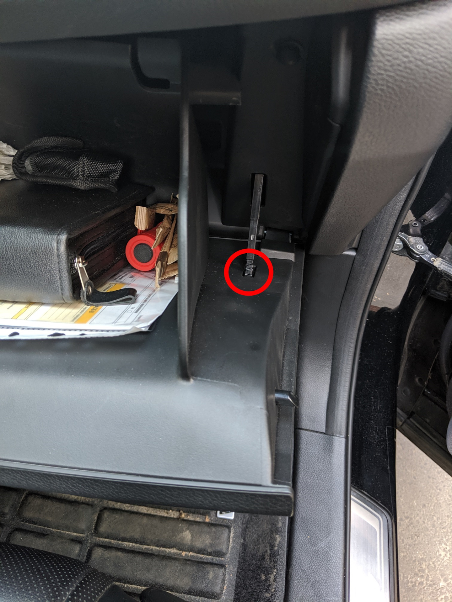 Скрипит бардачок. Скрипит бардачок. Скрипит бардачок. Скрипит бардачок. Скрипит бардачок.