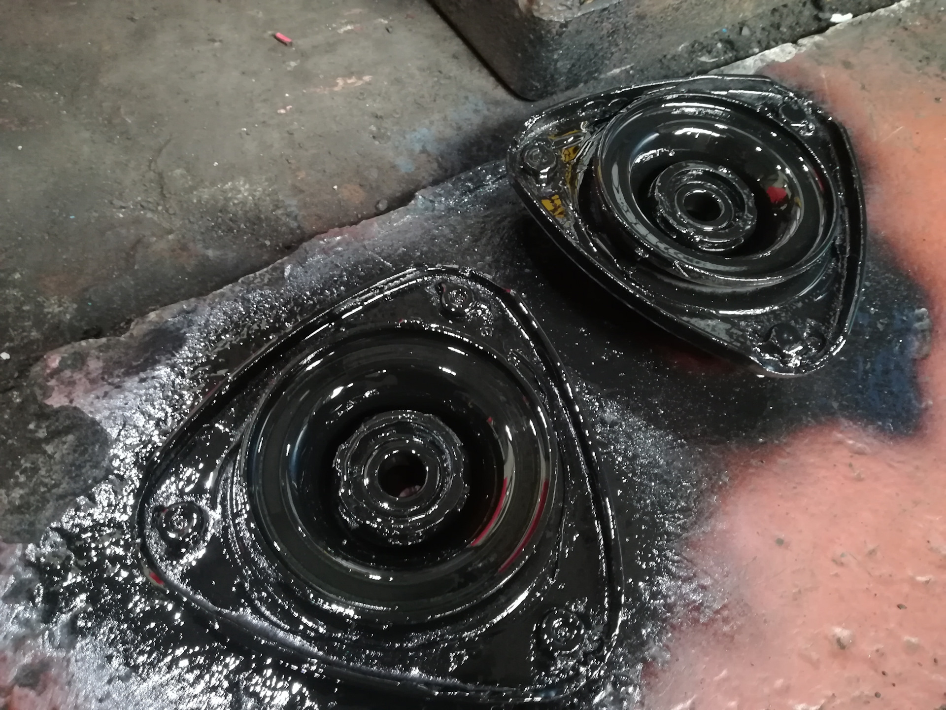 Ложно срабатывало ABS, хрустит педаль тормоза, чуть нажав на нее ...