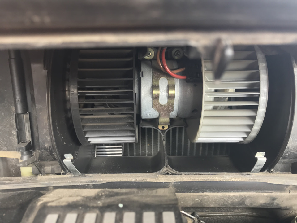 38. Чистка испарителя кондиционера очистителем step up. — BMW 3 series ...