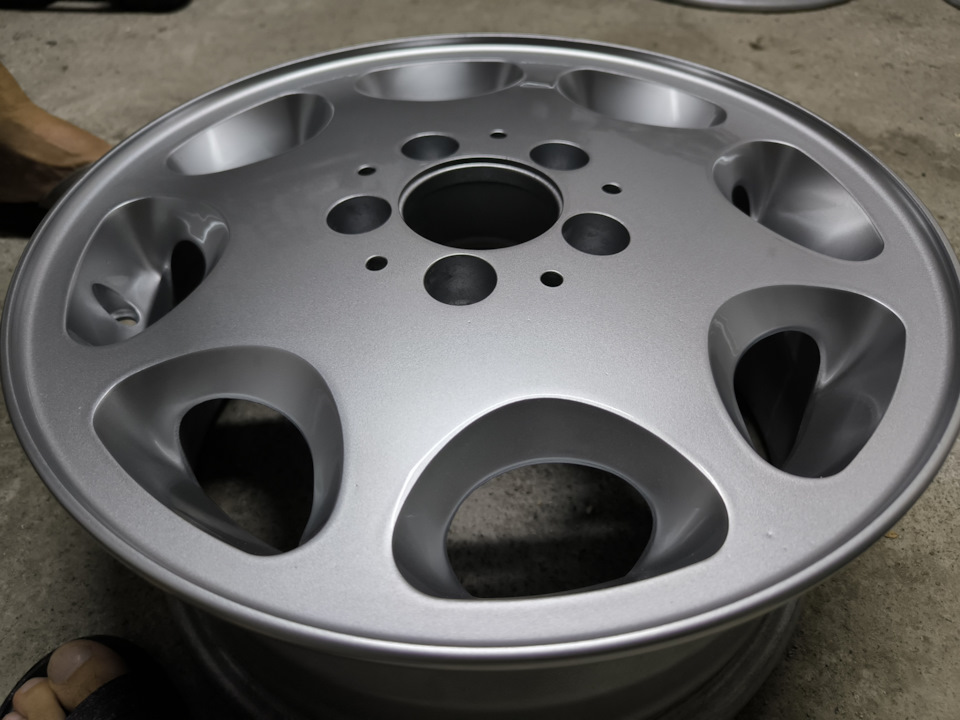 Покраска ромашек R15 — Mercedes-Benz E-Class (W124), 2 л, 1991 года ...