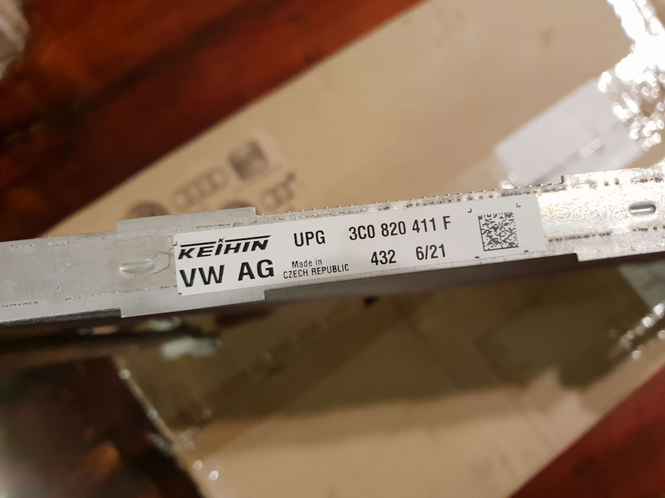 3C0-820-411-F — Volkswagen Passat B6. Запчасти на фото: 3C0820411F