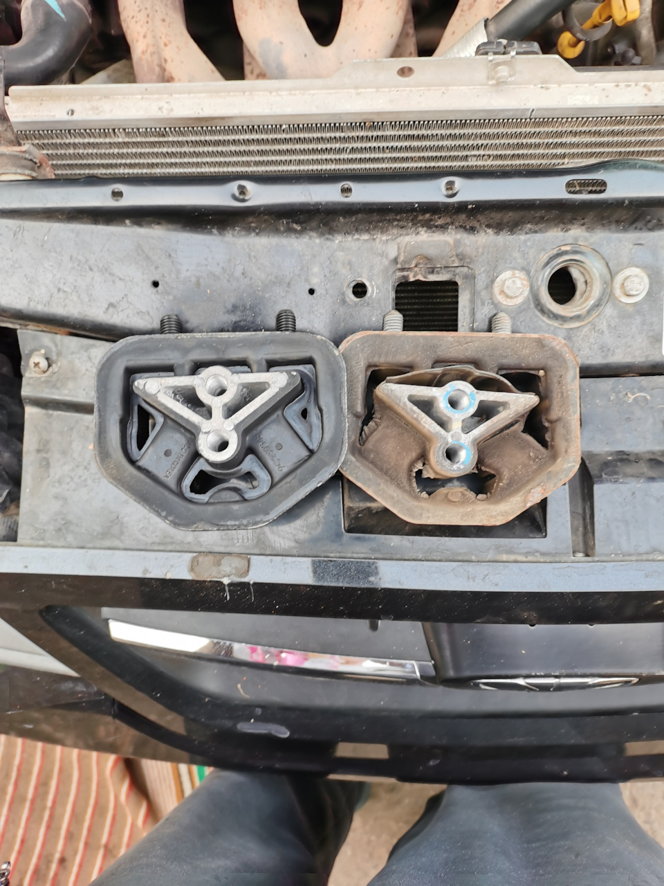 Подушка двигателя была в удручающем состояние) Решил использовать аналог подушки от фирмы CTR (больно понравилась эта фирма) — Daewoo Nexia (N150)