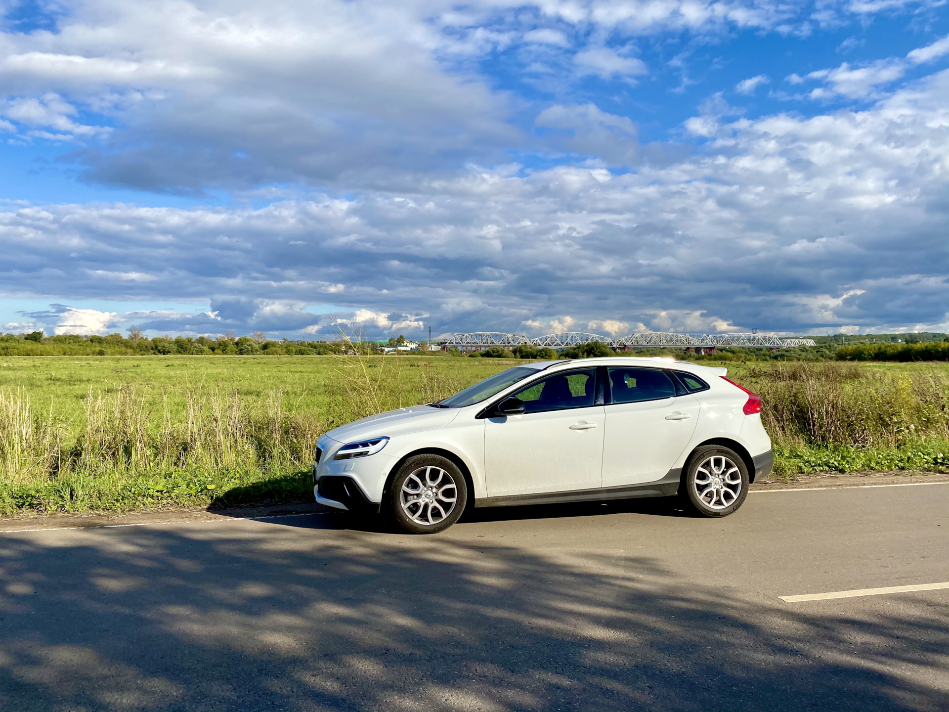 Volvo v40 Cross Country панорамная крыша