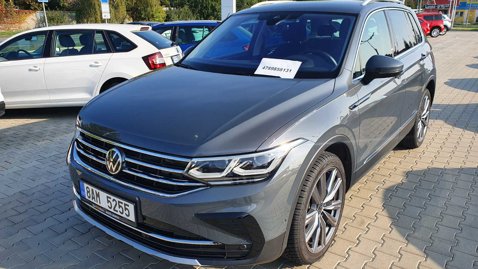 Тигуан 2.0 дизель 2018. Тигуан 2 серый. Светло серый Тигуан 2. Тигуан 7 мест. Tiguan в серой пленке.