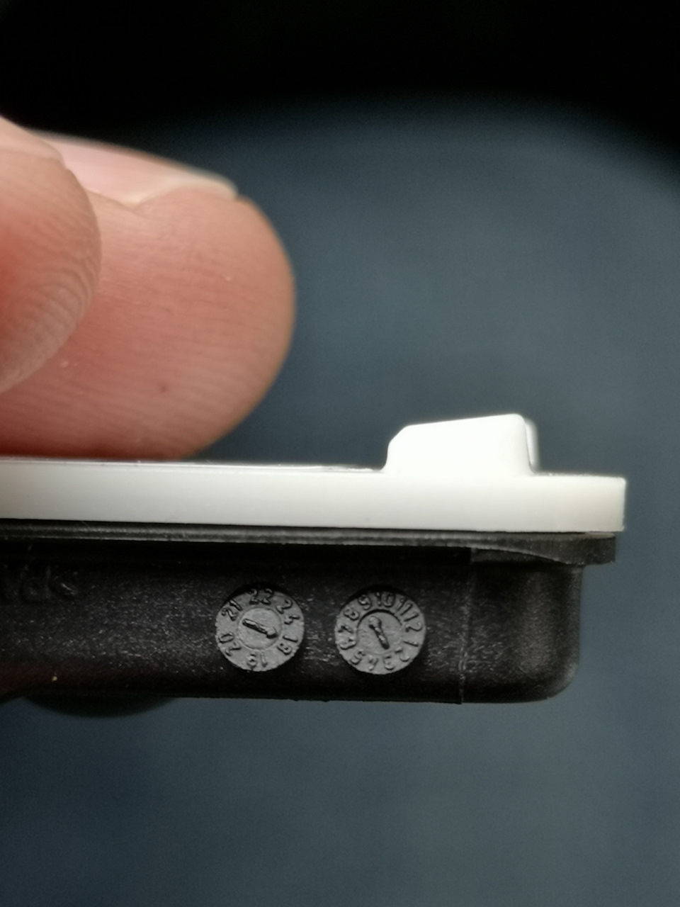 что такое tpms на хендай туссан. 4yAAAgHlsuA 960. что такое tpms на хендай туссан фото. что такое tpms на хендай туссан-4yAAAgHlsuA 960. картинка что такое tpms на хендай туссан. картинка 4yAAAgHlsuA 960. После смены колёс на зимний комплект у меня появилась ошибка системы TPMS(на этом комплекте установлены неоригинальные датчики давления с Али, отработали уже 2 зимы).TPMS (англ. tire pressure monitoring system) — Система контроля давления в шинах.К сожалению наша система не показывает проблемный датчик (или датчики), а сам значок ошибки нельзя спрятать.