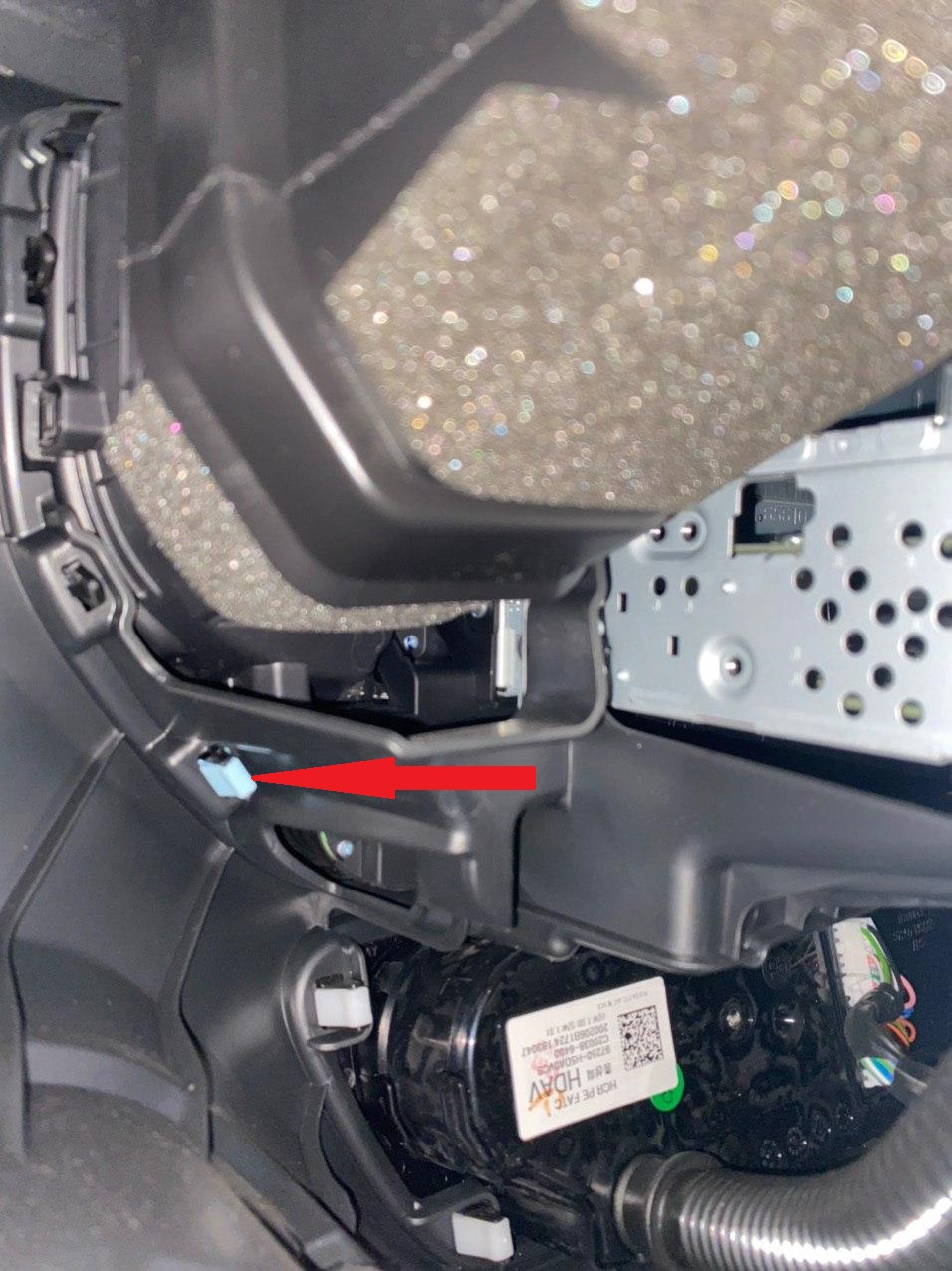 Как снять рамку магнитолы hyundai solaris. Как снять магнитолу солярис 1. Solaris hyundai снятие магнитолы. Снять панель магнитолы солярис хендай 2012. Как снять магнитолу солярис 1.