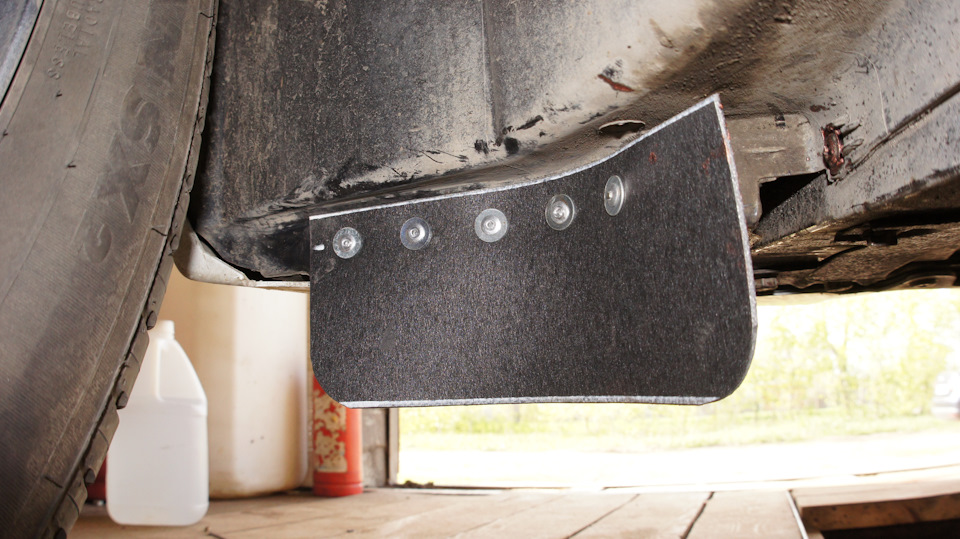 Новый левый щиток, вид сзади с ямы. — Lada Vesta SW (1G)