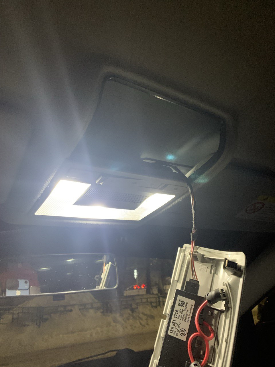 Замена габаритных огней и лампочки в плафоне салона — Volkswagen Polo ...