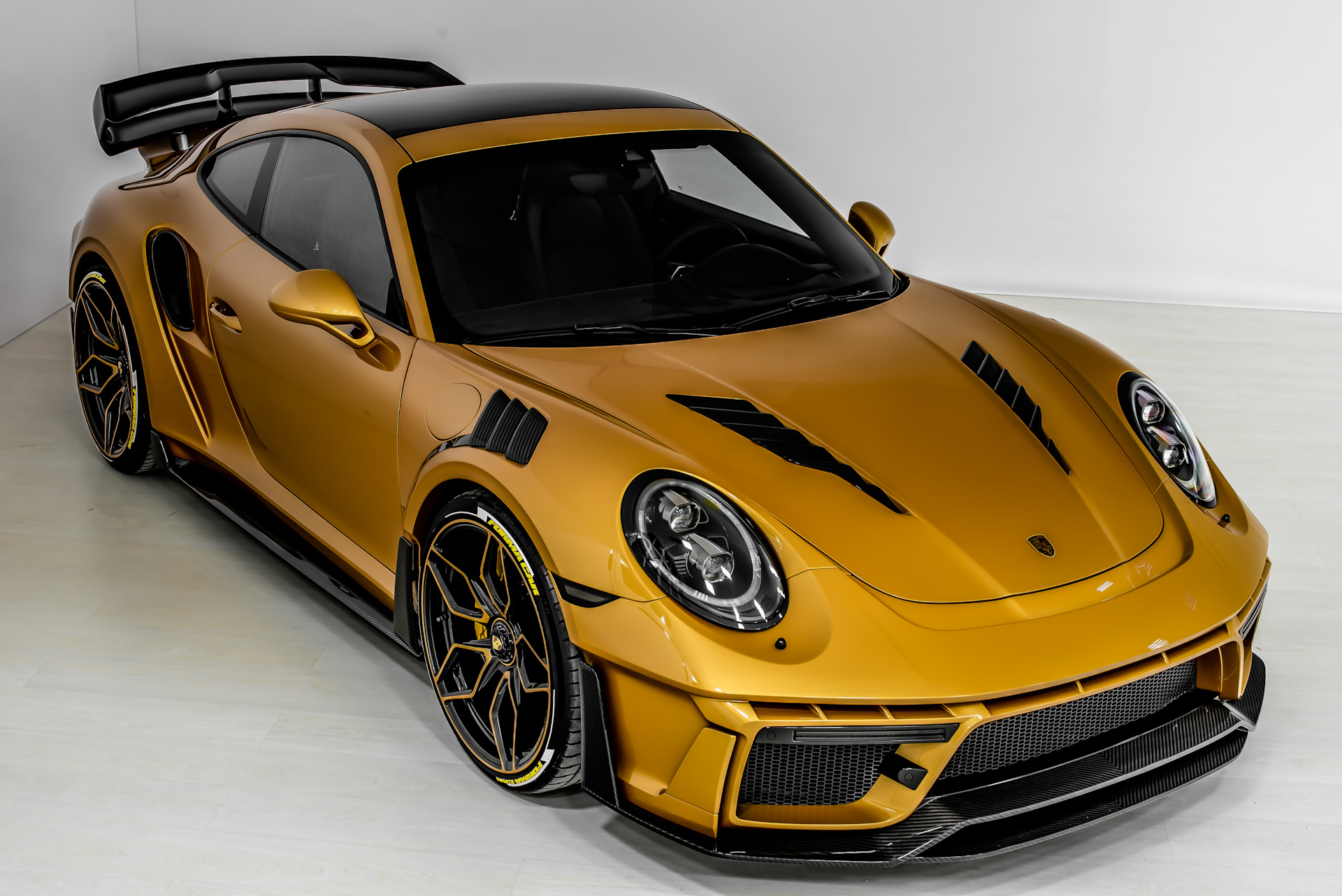 Porsche 911 Turbo s Gold