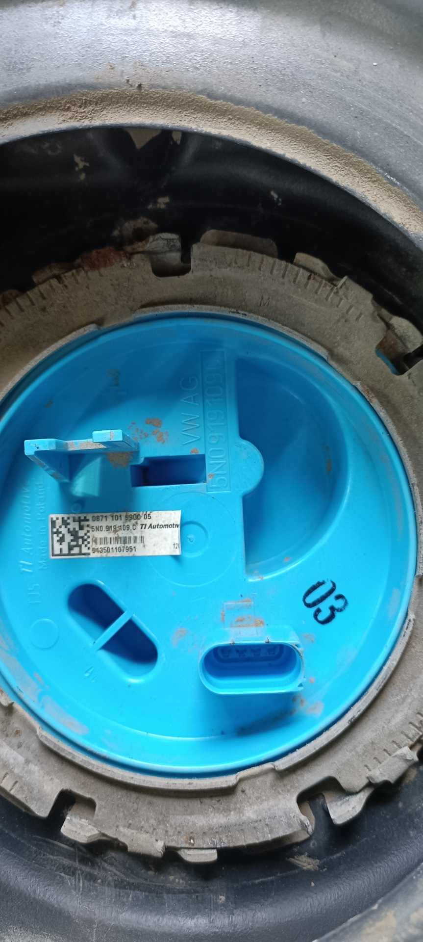 Замена топливного фильтра — Volkswagen Tiguan (1G), 1,4 л, 2012 года ...