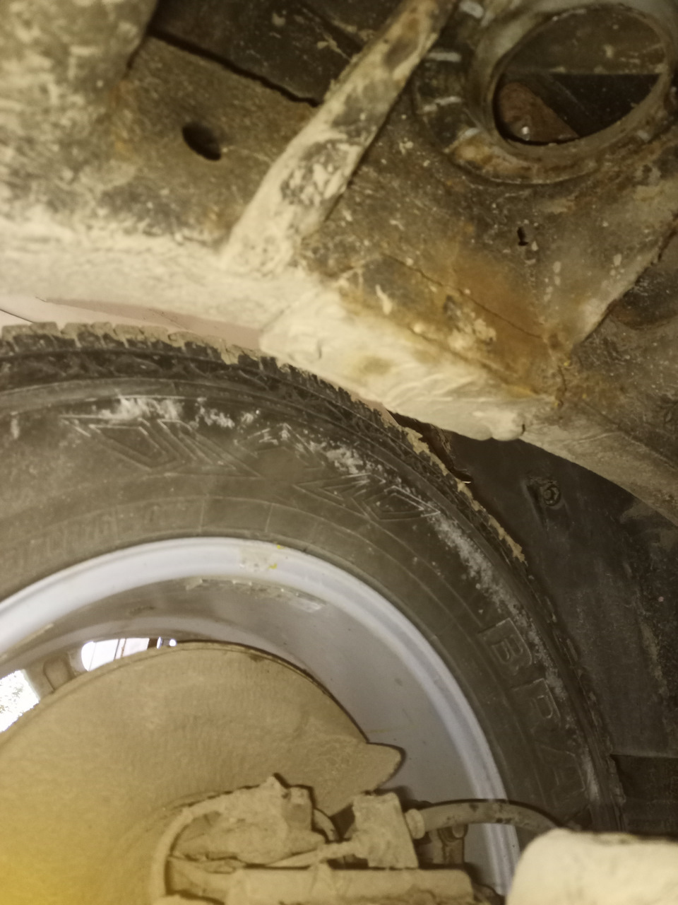 Кто спиз…л мои отбойники. Суть такая. Я машинку помню. Но. Эта как неваляшка. 100 кг и пипец. По этому и залез под нее. отбойников нет. Пружины просели как дупло старой девы. МЕНЯЕМ. <img src= — ТагАЗ Tager 3D