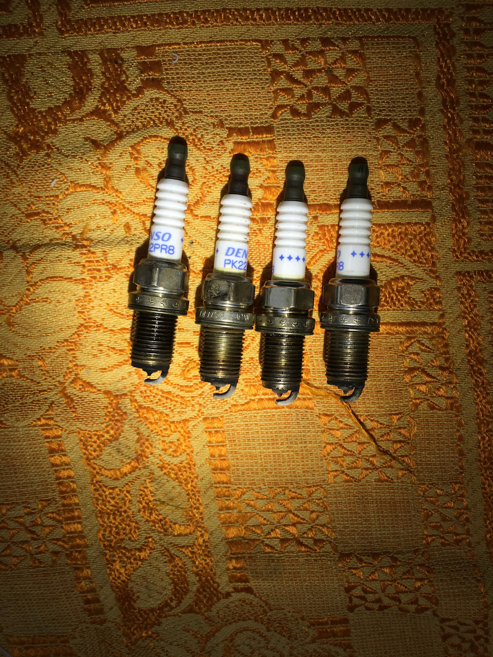 Замена свечей зажигания и воздушного фильтра — Skoda Yeti, 1,8 л, 2011 ...